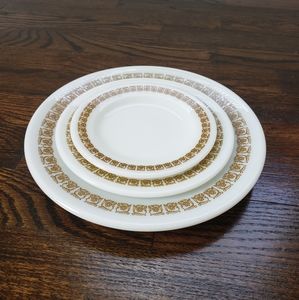 Pyrex Tableware Tiburon Plate Set